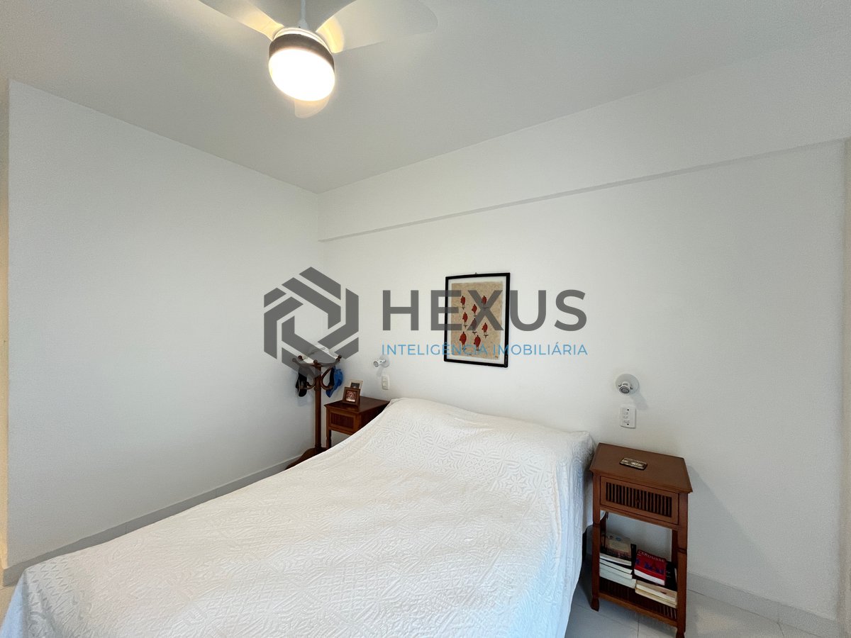 Foto 10 de Apartamento reformado frente mar com varanda na Praia das Pitangueiras, Guaruja