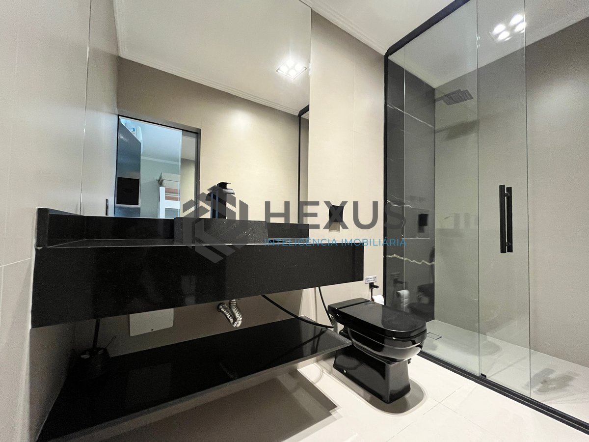 Foto 12 de Apartamento reformado frente mar com varanda gourmet e lazer completo na Praia das Pitangueiras, Guaruja