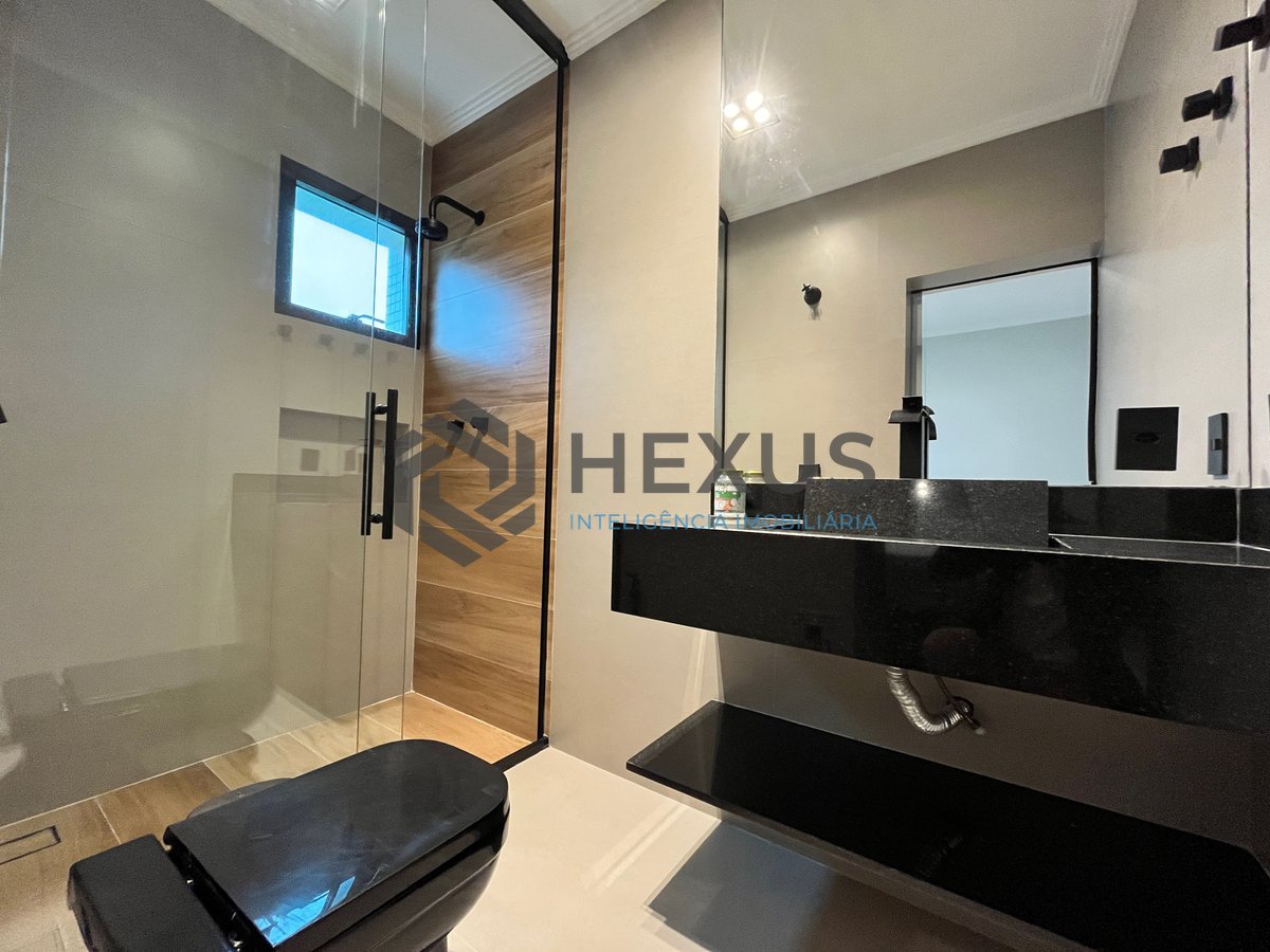 Foto 19 de Apartamento reformado frente mar com varanda gourmet e lazer completo na Praia das Pitangueiras, Guaruja