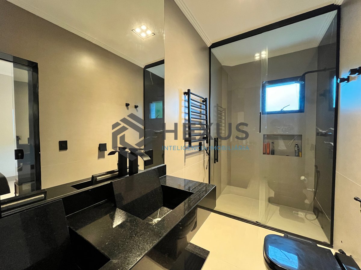 Foto 24 de Apartamento reformado frente mar com varanda gourmet e lazer completo na Praia das Pitangueiras, Guaruja