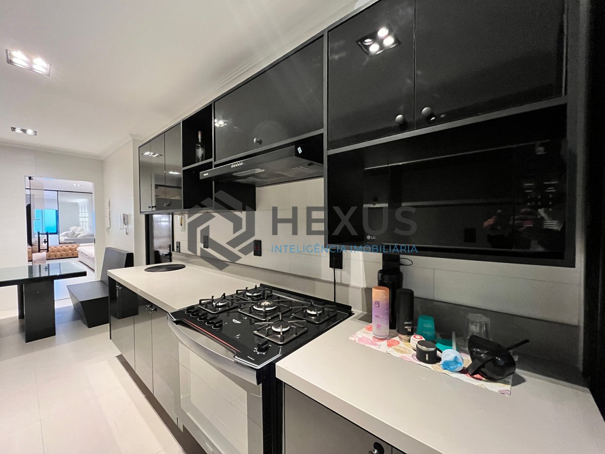 Foto 26 de Apartamento reformado frente mar com varanda gourmet e lazer completo na Praia das Pitangueiras, Guaruja