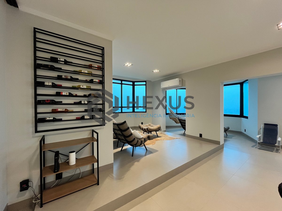 Foto 6 de Apartamento reformado frente mar com varanda gourmet e lazer completo na Praia das Pitangueiras, Guaruja