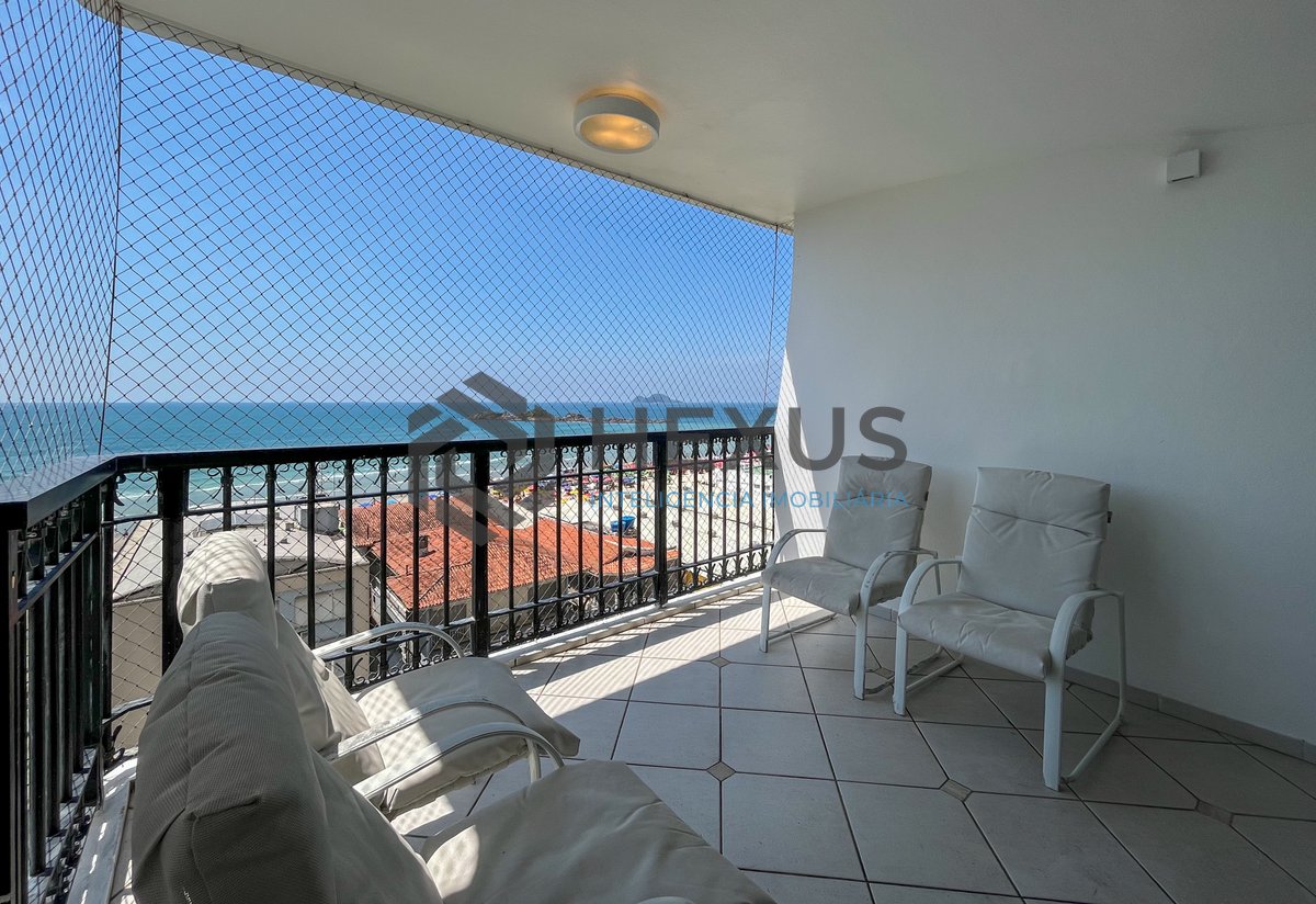 Foto 13 de Apartamento frente mar com varanda na Praia das Pitangueiras, Guaruja