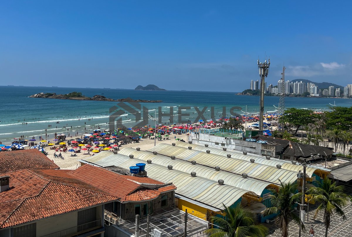 Foto 17 de Apartamento frente mar com varanda na Praia das Pitangueiras, Guaruja