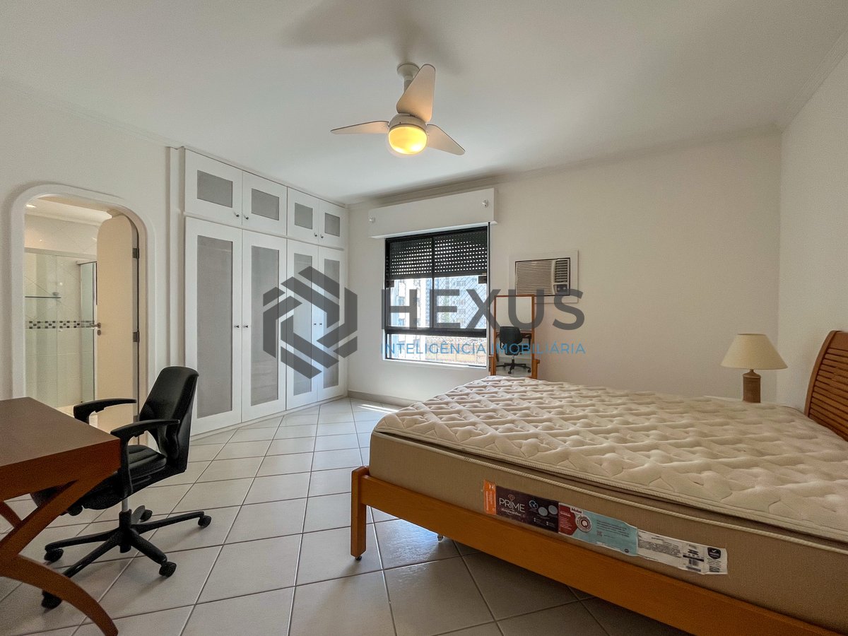 Foto 34 de Apartamento frente mar com varanda na Praia das Pitangueiras, Guaruja