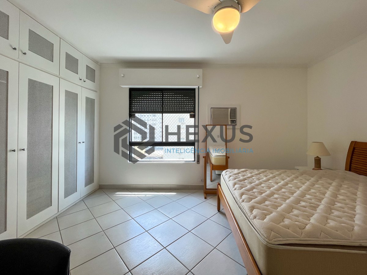 Foto 35 de Apartamento frente mar com varanda na Praia das Pitangueiras, Guaruja