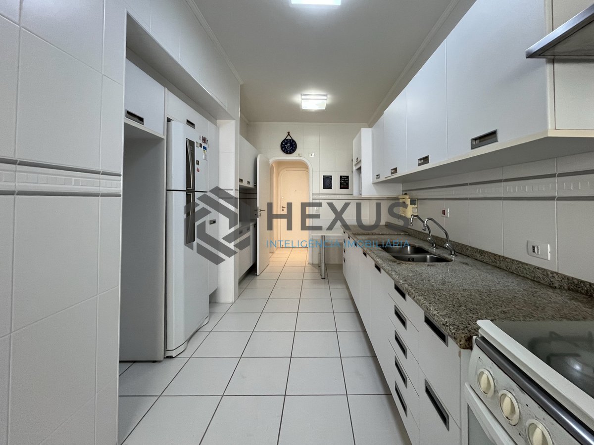 Foto 39 de Apartamento frente mar com varanda na Praia das Pitangueiras, Guaruja