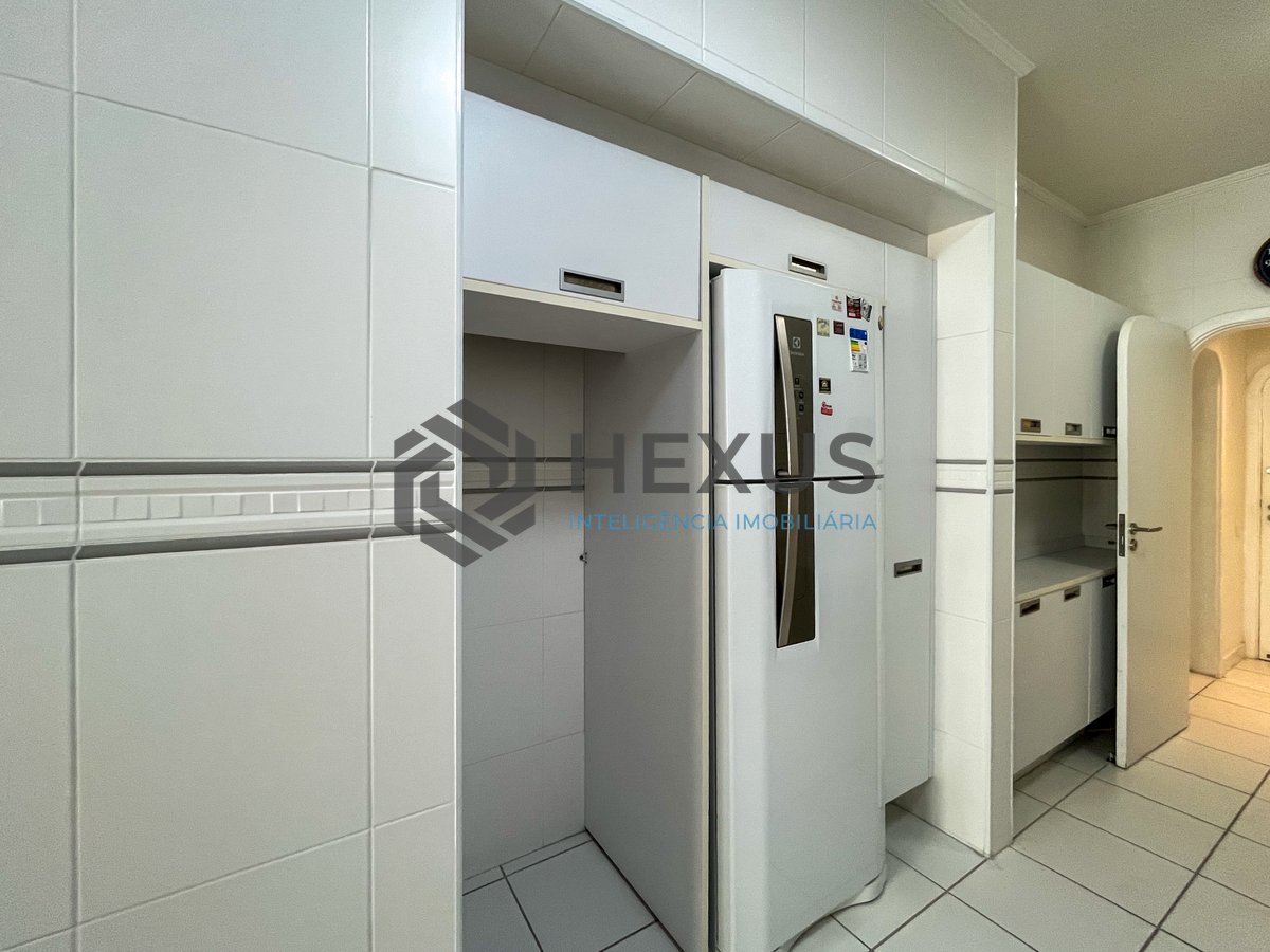 Foto 40 de Apartamento frente mar com varanda na Praia das Pitangueiras, Guaruja
