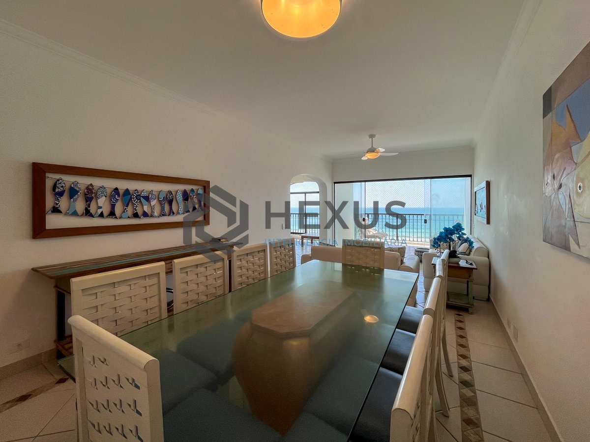 Foto 5 de Apartamento frente mar com varanda na Praia das Pitangueiras, Guaruja