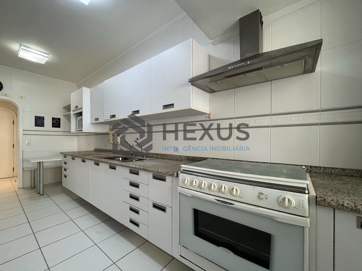 Foto 41 de Apartamento frente mar com varanda na Praia das Pitangueiras, Guaruja