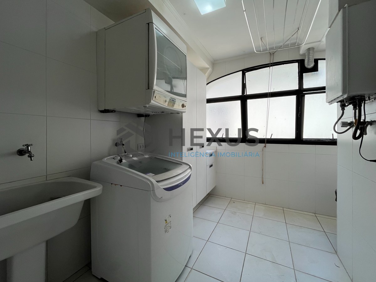 Foto 42 de Apartamento frente mar com varanda na Praia das Pitangueiras, Guaruja