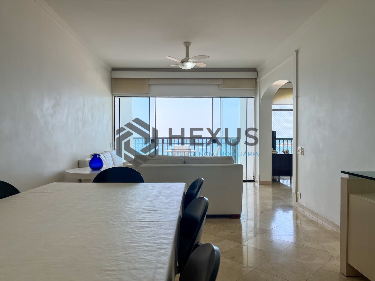 Foto 3 de Apartamento frente mar com varanda na Praia das Pitangueiras, Guaruja