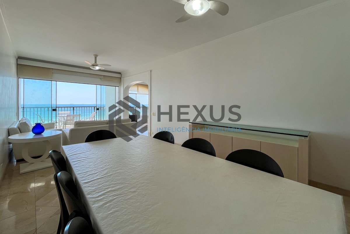 Foto 4 de Apartamento frente mar com varanda na Praia das Pitangueiras, Guaruja