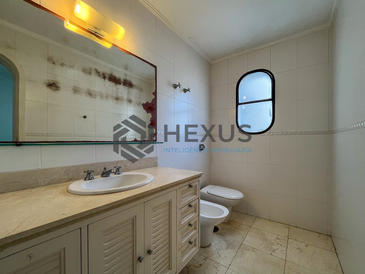 Foto 31 de Apartamento frente mar com varanda na Praia das Pitangueiras, Guaruja