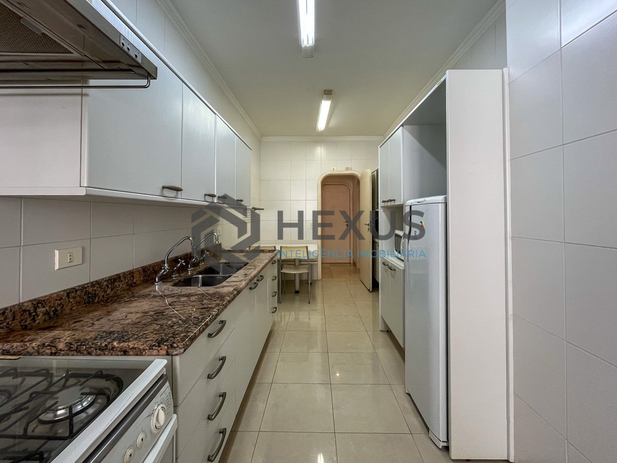Foto 39 de Apartamento frente mar com varanda na Praia das Pitangueiras, Guaruja