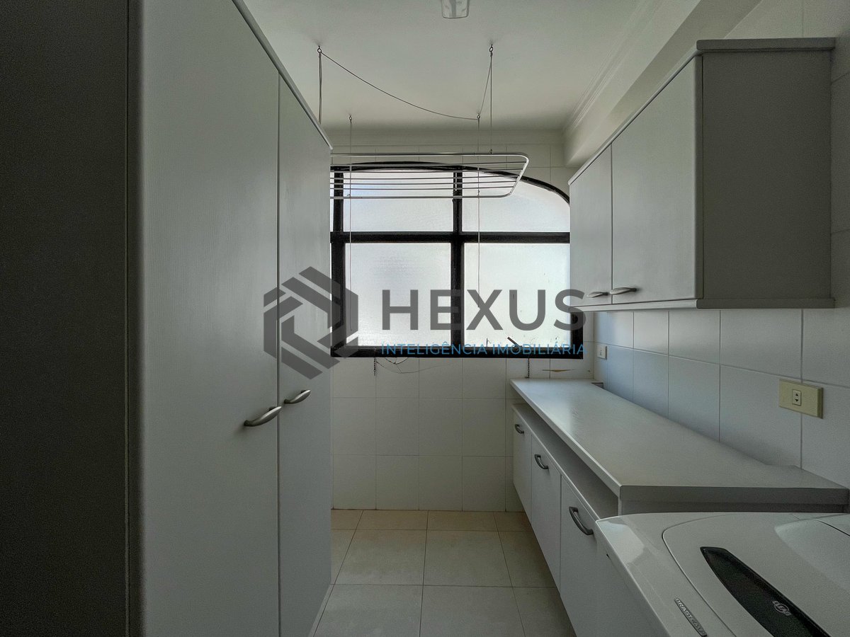 Foto 43 de Apartamento frente mar com varanda na Praia das Pitangueiras, Guaruja