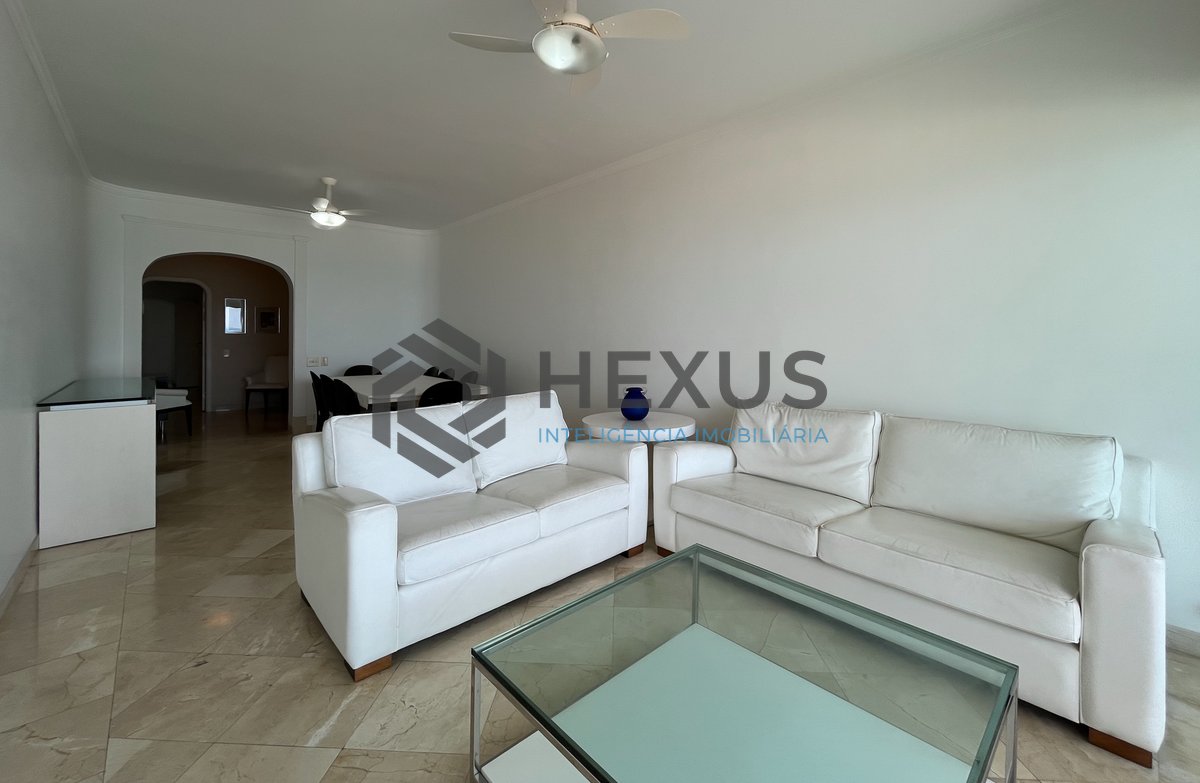 Foto 10 de Apartamento frente mar com varanda na Praia das Pitangueiras, Guaruja