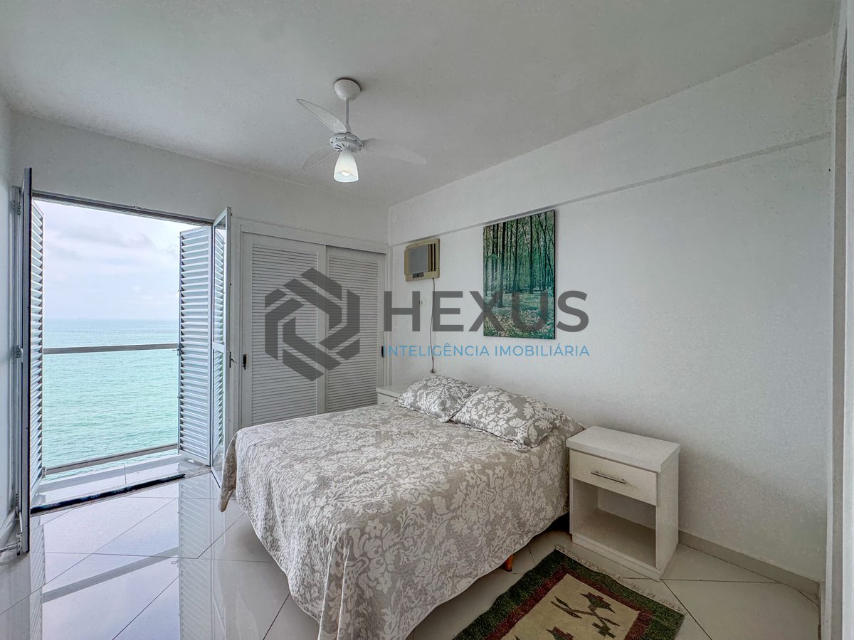 Foto 18 de Apartamento frente mar com varanda e vista mar na Praia das Pitangueiras, Guaruja
