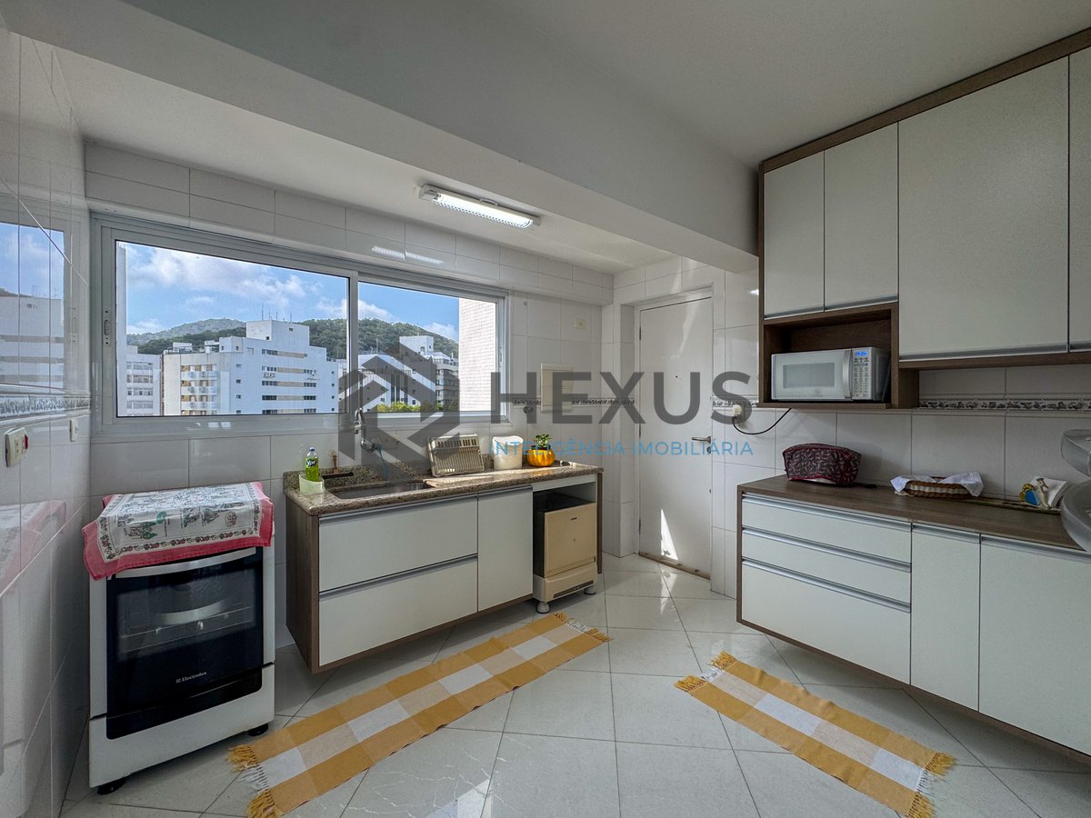 Foto 29 de Apartamento frente mar com varanda e vista mar na Praia das Pitangueiras, Guaruja