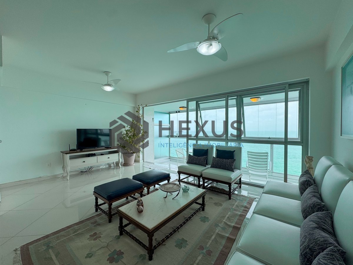 Foto 4 de Apartamento frente mar com varanda e vista mar na Praia das Pitangueiras, Guaruja