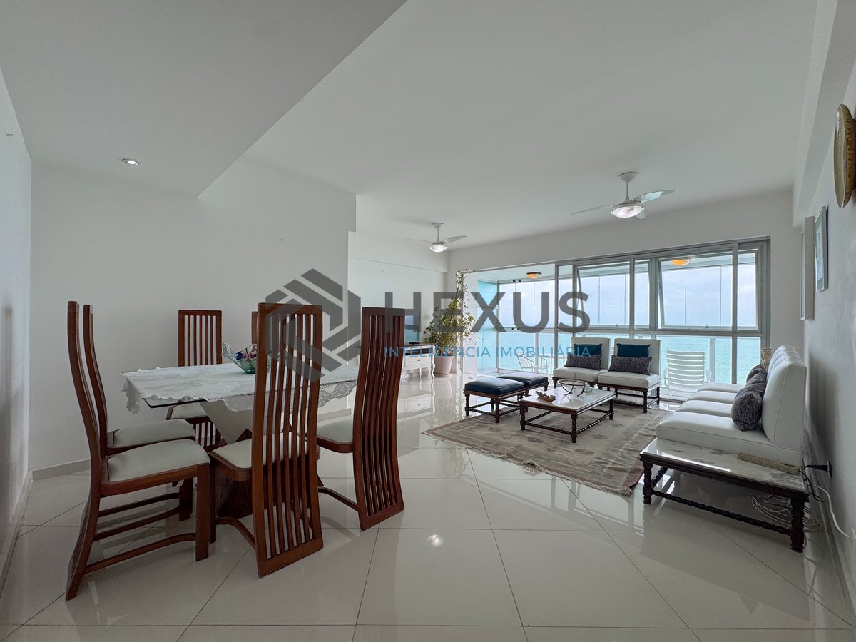 Foto 7 de Apartamento frente mar com varanda e vista mar na Praia das Pitangueiras, Guaruja