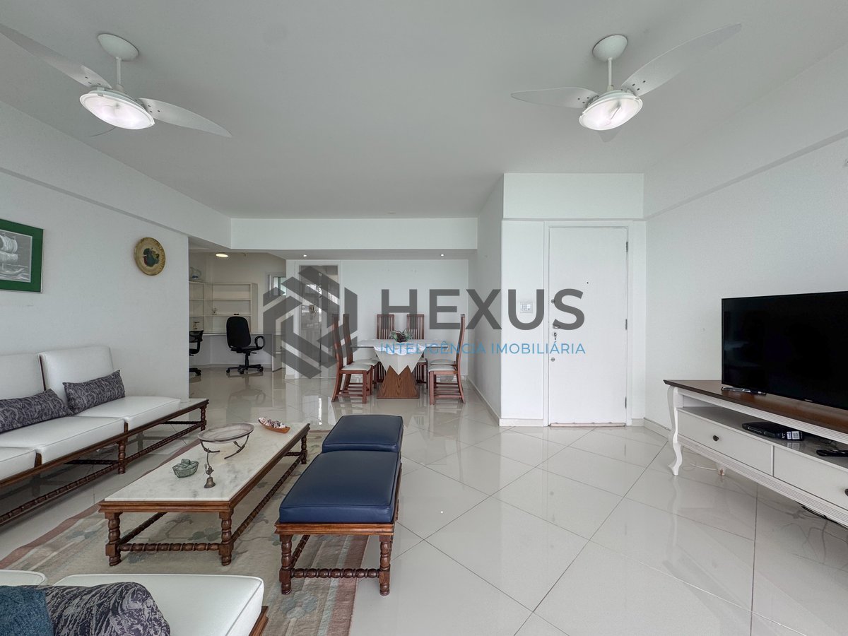 Foto 10 de Apartamento frente mar com varanda e vista mar na Praia das Pitangueiras, Guaruja