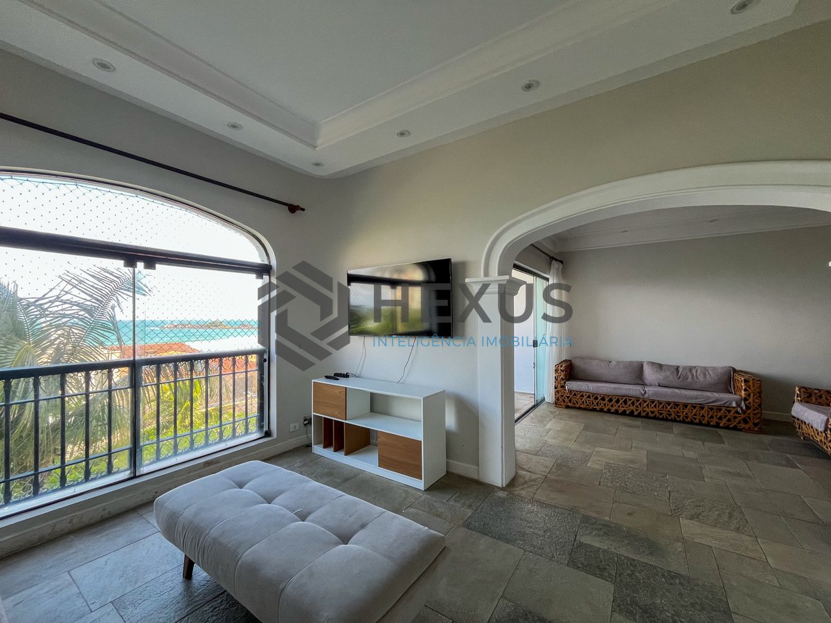 Foto 3 de Apartamento frente mar com varanda na Praia das Pitangueiras, Guaruja