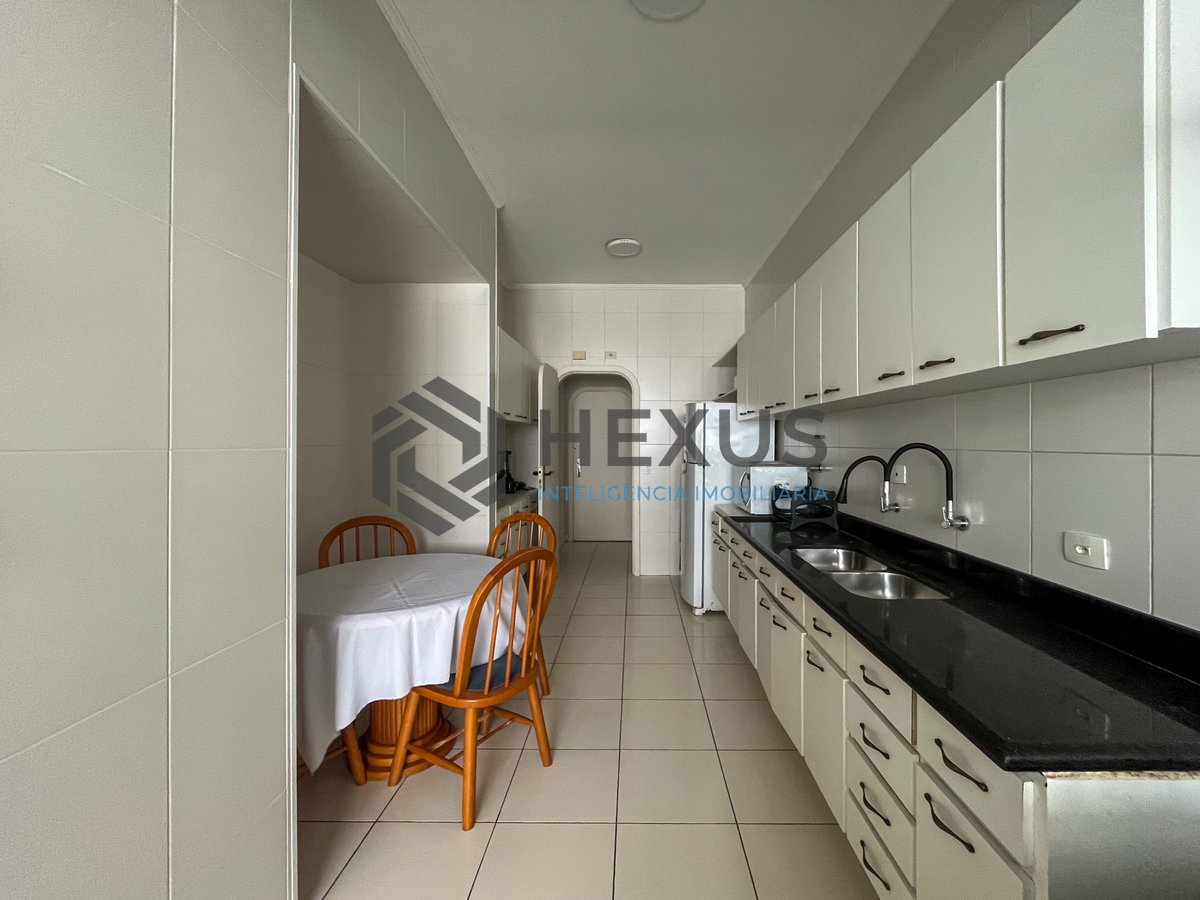 Foto 30 de Apartamento frente mar com varanda na Praia das Pitangueiras, Guaruja