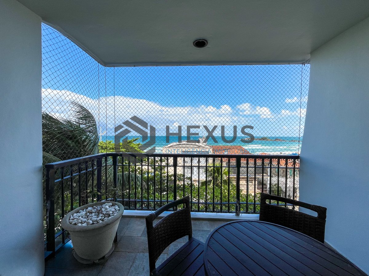 Foto 9 de Apartamento frente mar com varanda na Praia das Pitangueiras, Guaruja