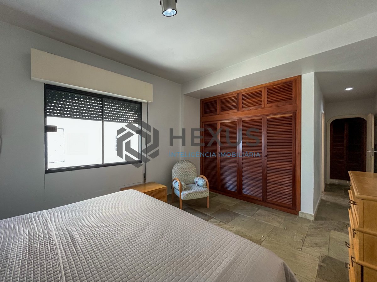 Foto 23 de Apartamento frente mar com varanda na Praia das Pitangueiras, Guaruja