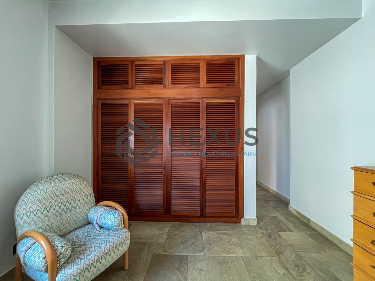 Foto 25 de Apartamento frente mar com varanda na Praia das Pitangueiras, Guaruja
