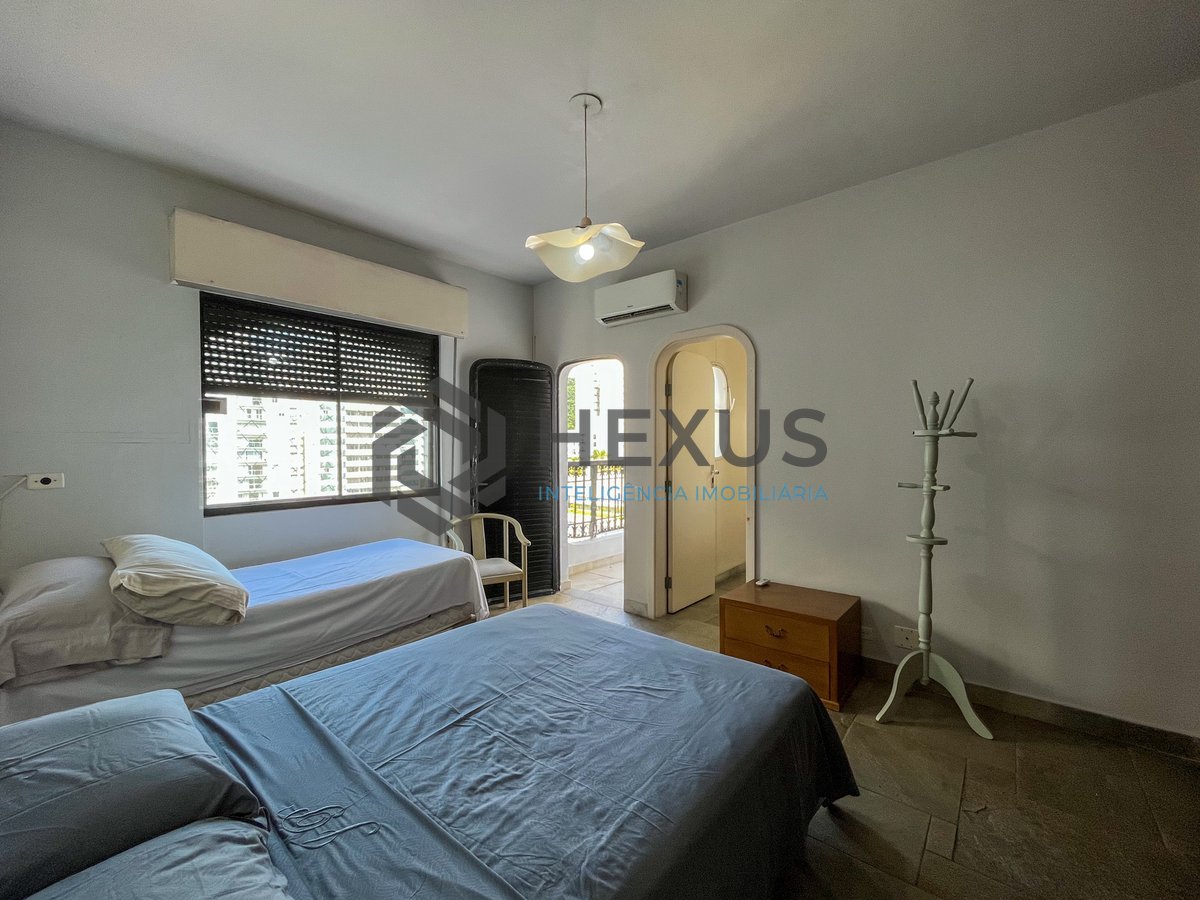 Foto 32 de Apartamento frente mar com varanda na Praia das Pitangueiras, Guaruja