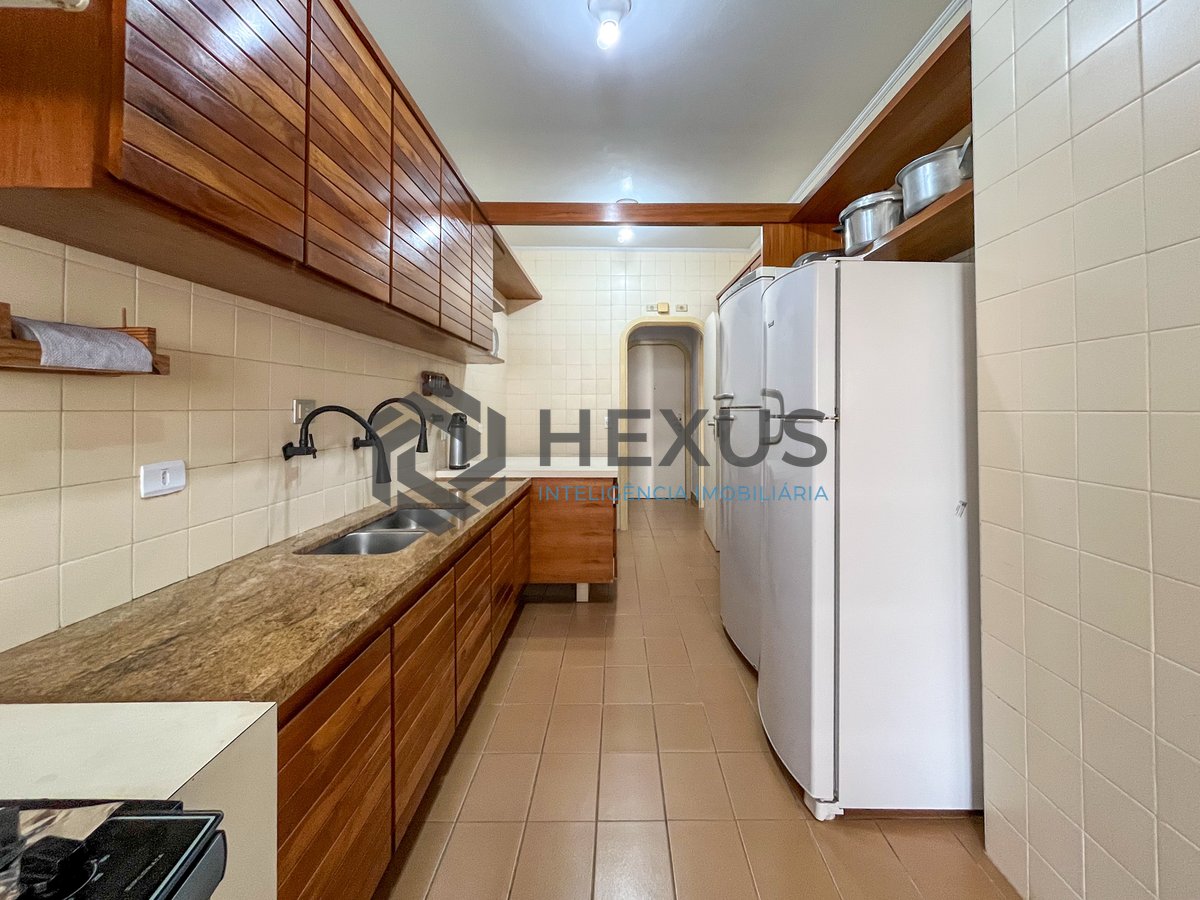 Foto 38 de Apartamento frente mar com varanda na Praia das Pitangueiras, Guaruja