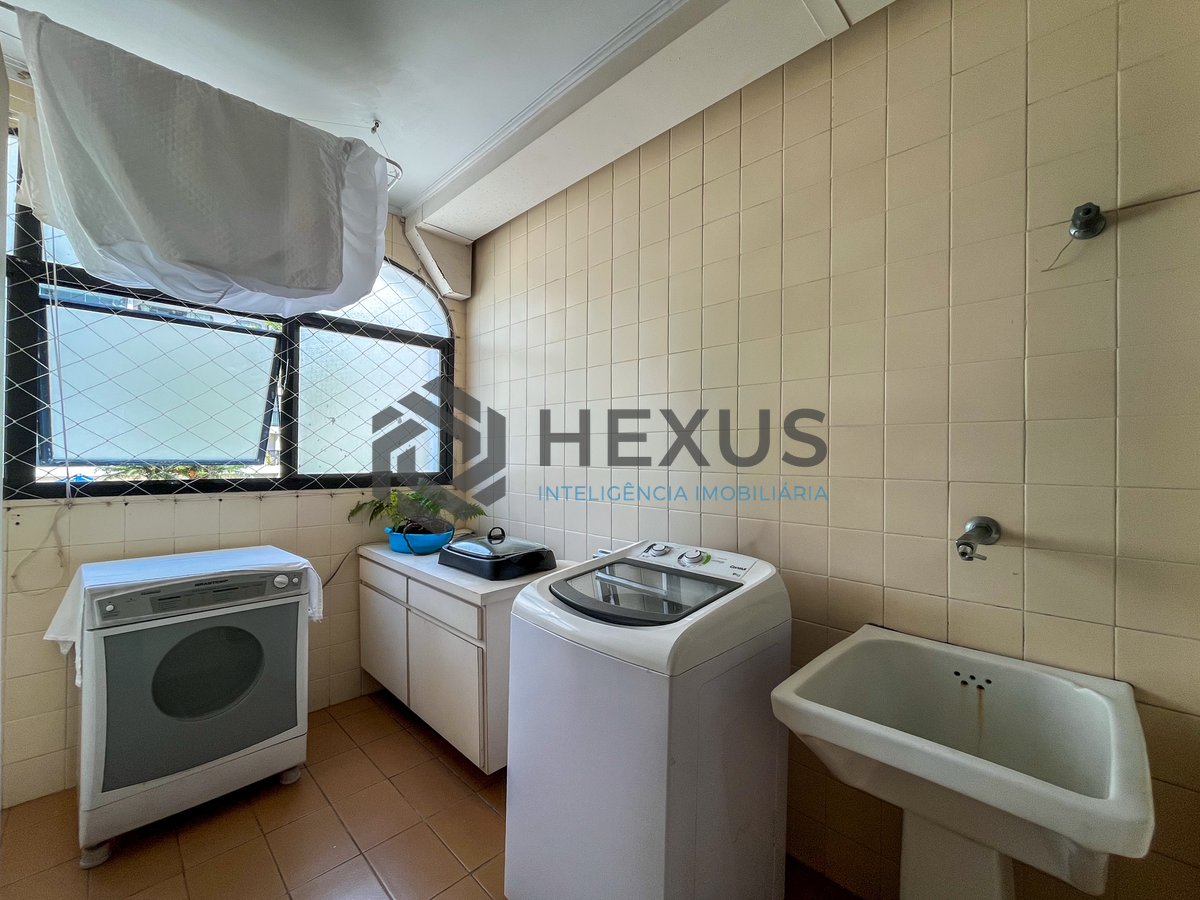 Foto 41 de Apartamento frente mar com varanda na Praia das Pitangueiras, Guaruja