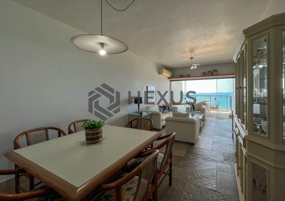 Foto 6 de Apartamento frente mar com varanda na Praia das Pitangueiras, Guaruja
