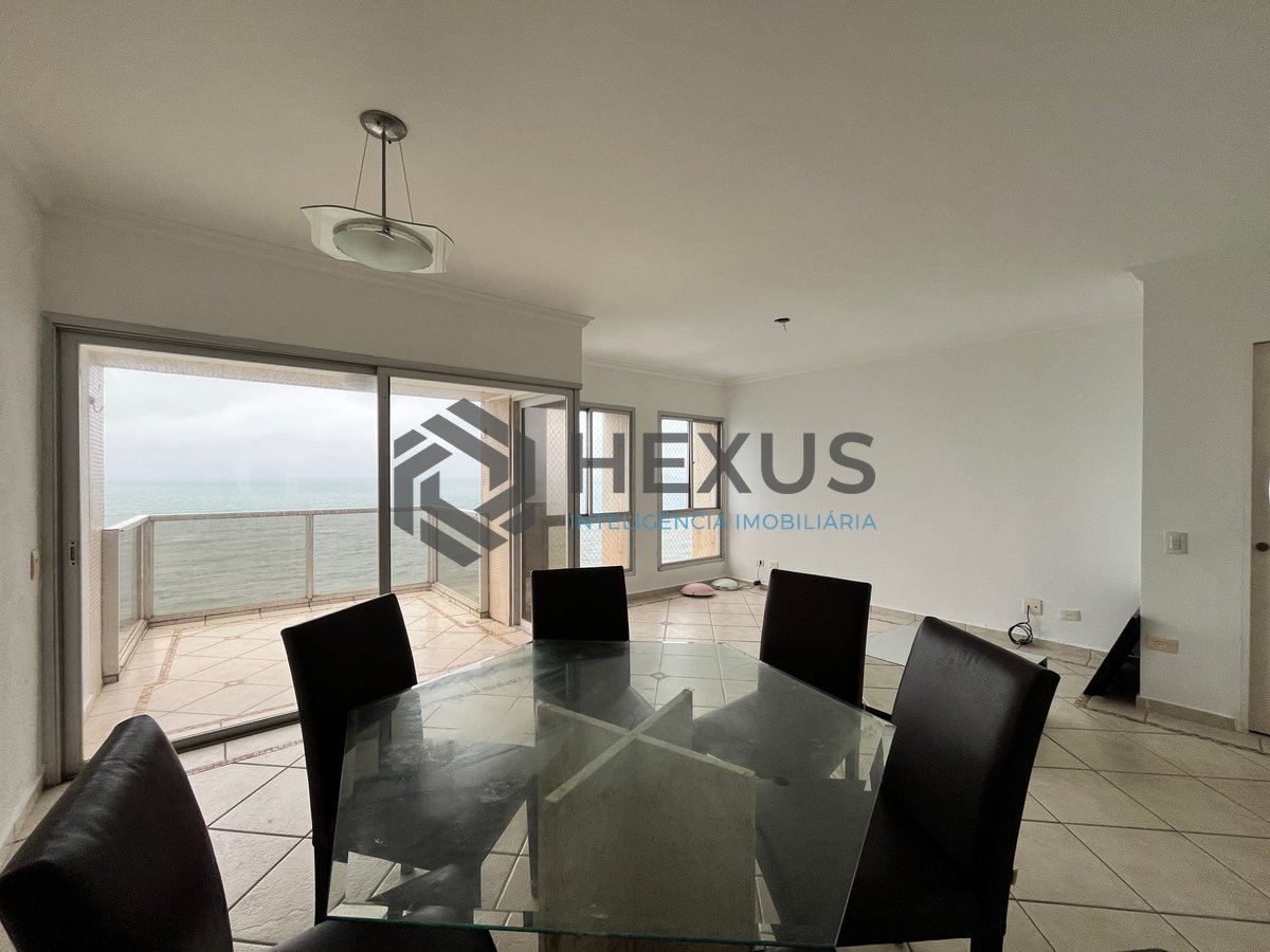 Foto 2 de Apartamento frente mar reformado com varanda na Praia das Pitangueiras, Guaruja