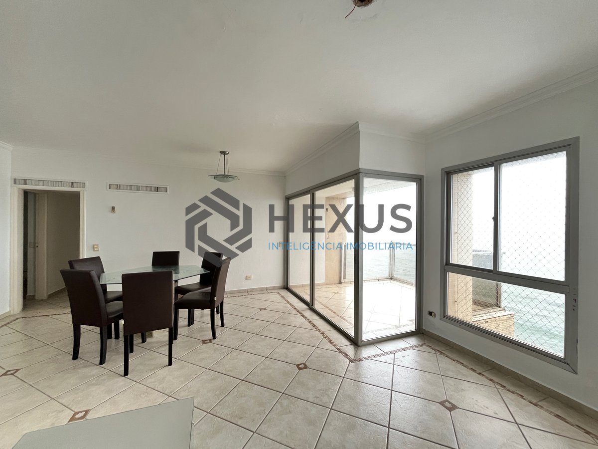 Foto 20 de Apartamento frente mar reformado com varanda na Praia das Pitangueiras, Guaruja