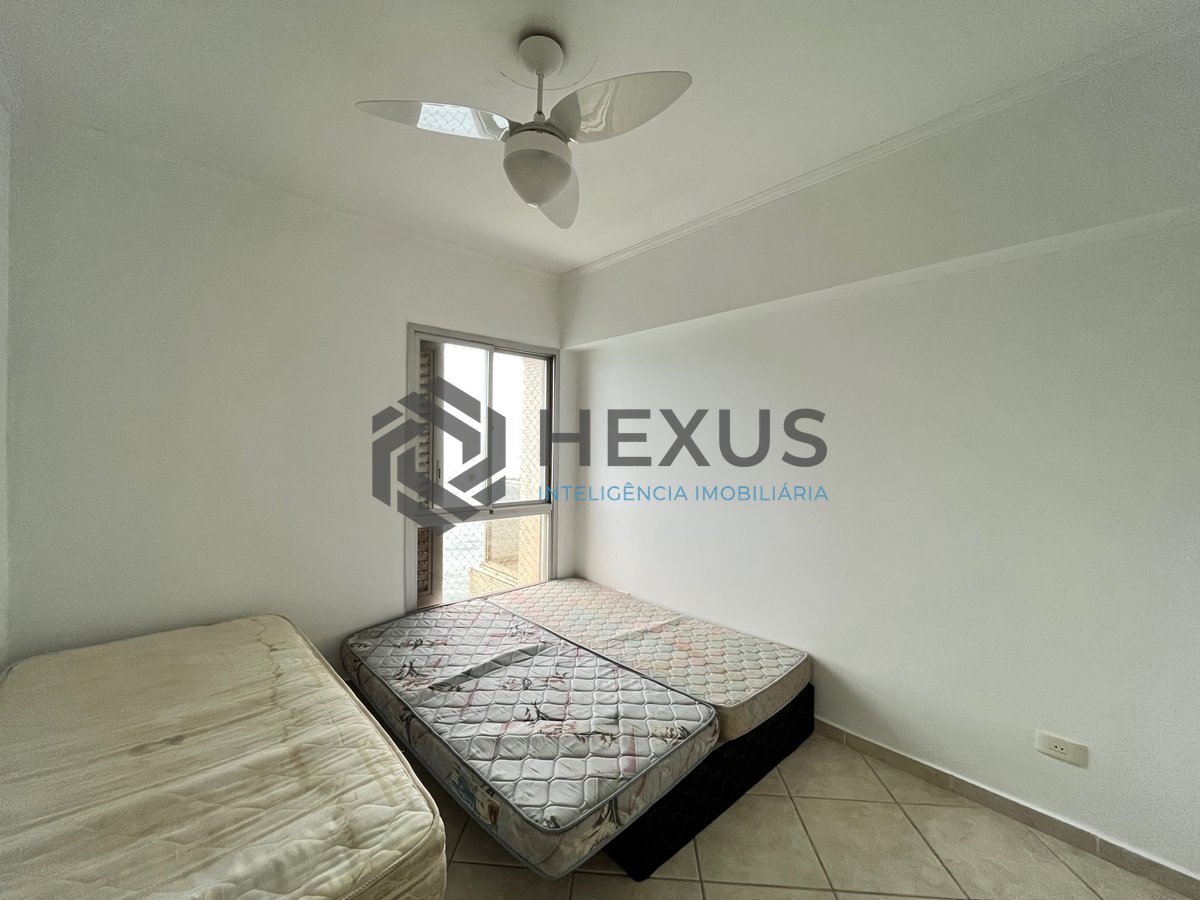 Foto 6 de Apartamento frente mar reformado com varanda na Praia das Pitangueiras, Guaruja