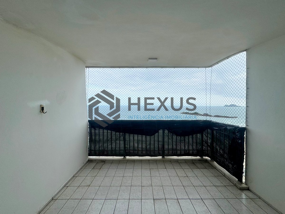 Foto 12 de Apartamento frente mar com varanda na Praia das Pitangueiras, Guaruja