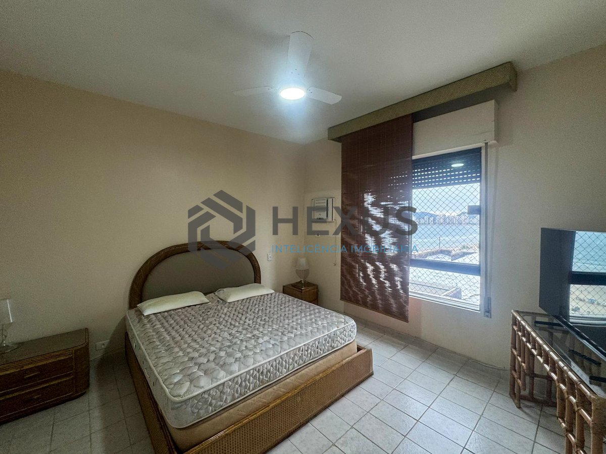 Foto 16 de Apartamento frente mar com varanda na Praia das Pitangueiras, Guaruja