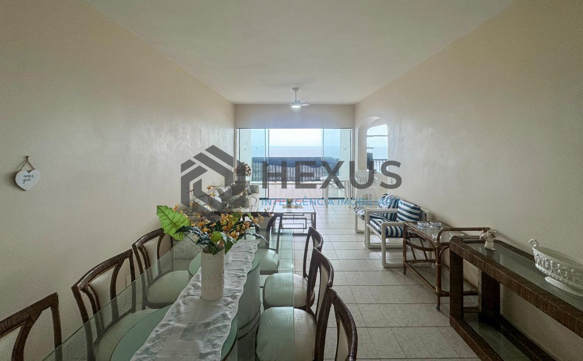 Foto 5 de Apartamento frente mar com varanda na Praia das Pitangueiras, Guaruja