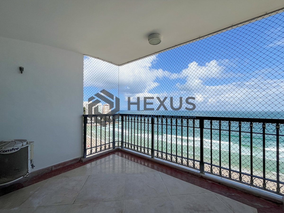 Foto 6 de Apartamento frente mar com varanda na Praia das Pitangueiras, Guaruja