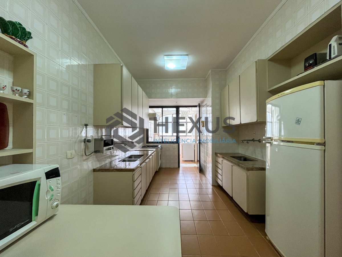 Foto 30 de Apartamento frente mar com varanda na Praia das Pitangueiras, Guaruja