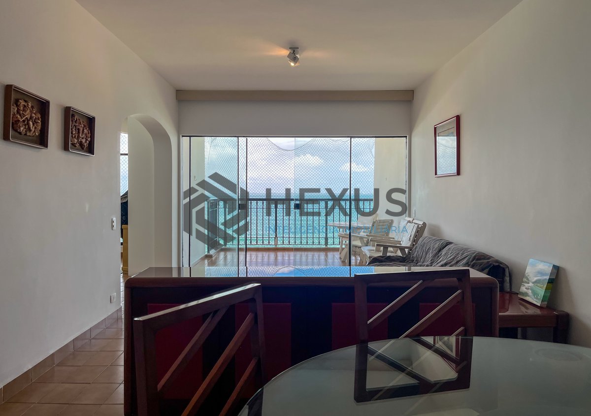 Foto 4 de Apartamento frente mar com varanda na Praia das Pitangueiras, Guaruja