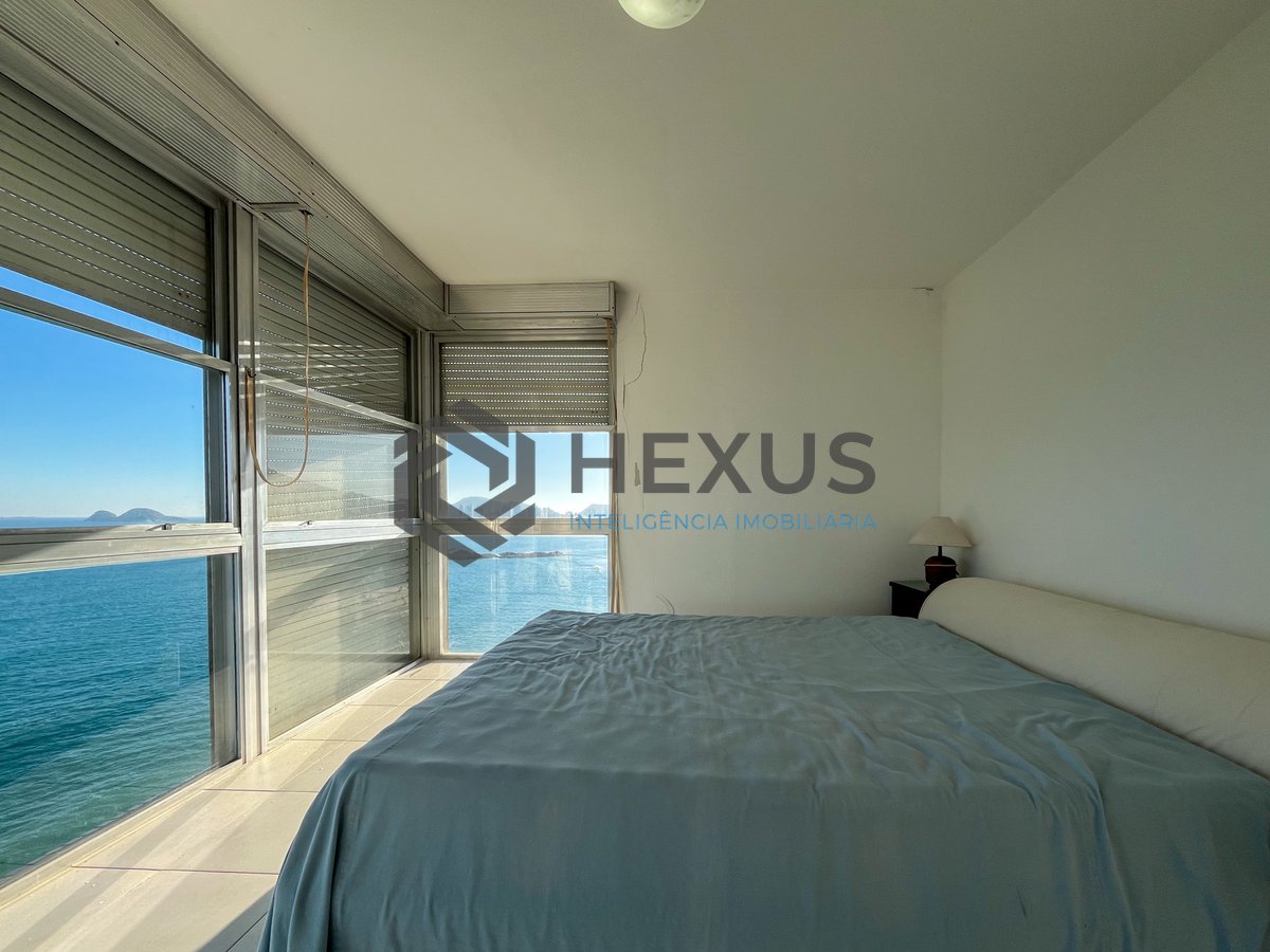 Foto 15 de Apartamento frente mar com vista oceânica na Praia das Pitangueiras, Guaruja