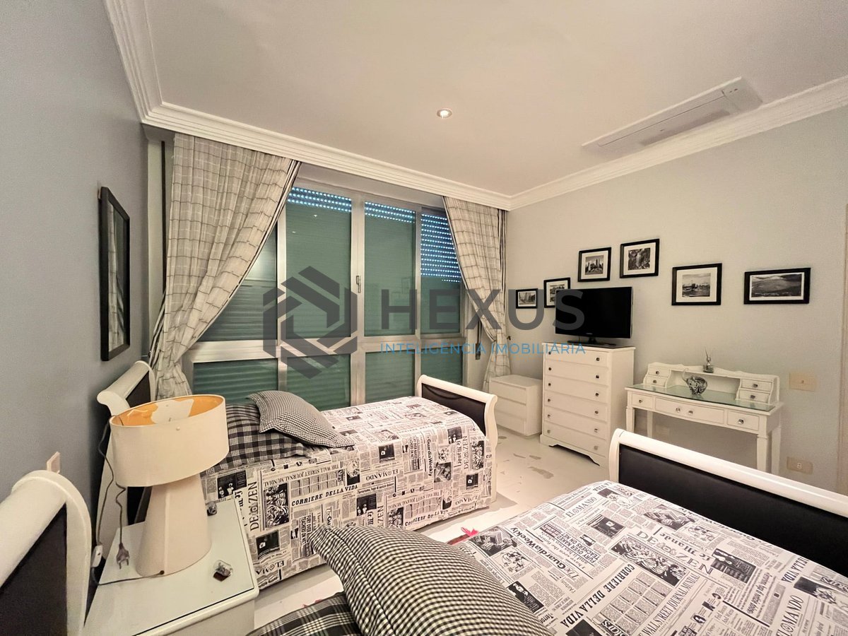 Foto 18 de Apartamento frente mar com varanda e vista mar na Praia das Pitangueiras, Guaruja