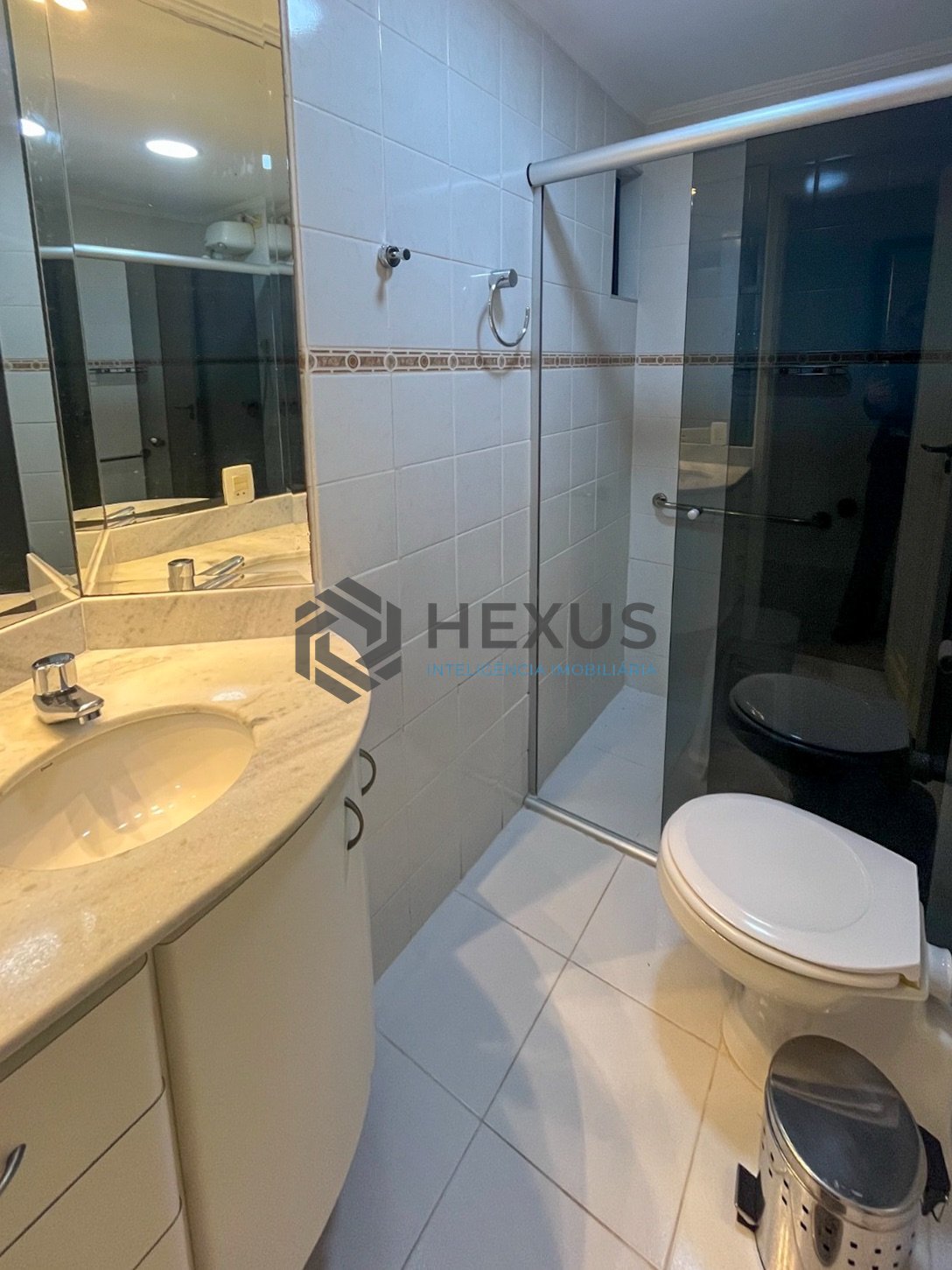 Foto 15 de Apartamento  com varanda, vista mar e lazer completo na beira mar da Praia da Enseada, Guaruja