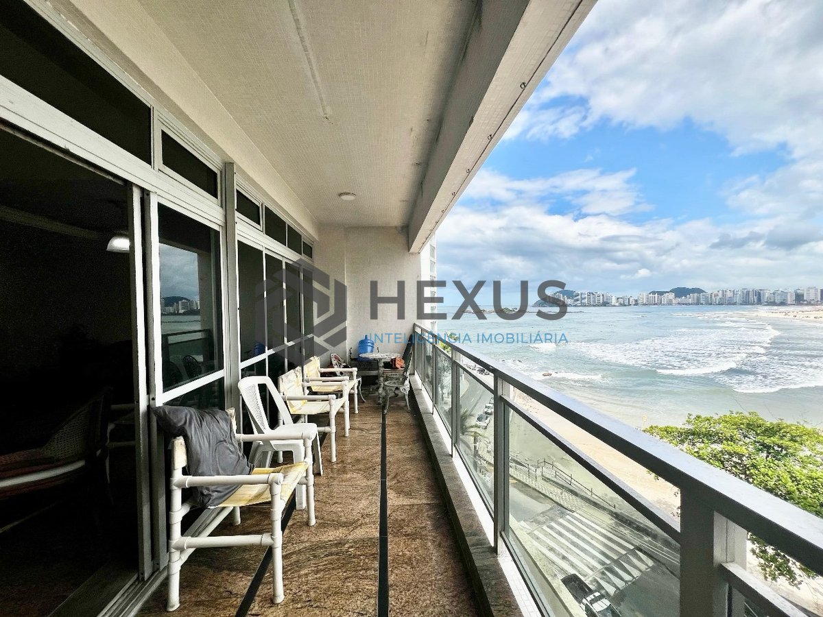 Foto 2 de Apartamento frente mar com varanda e vista mar na Praia das Pitangueiras, Guaruja