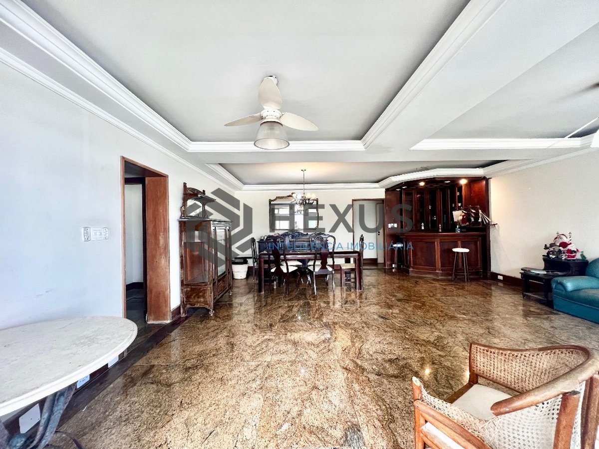 Foto 4 de Apartamento frente mar com varanda e vista mar na Praia das Pitangueiras, Guaruja