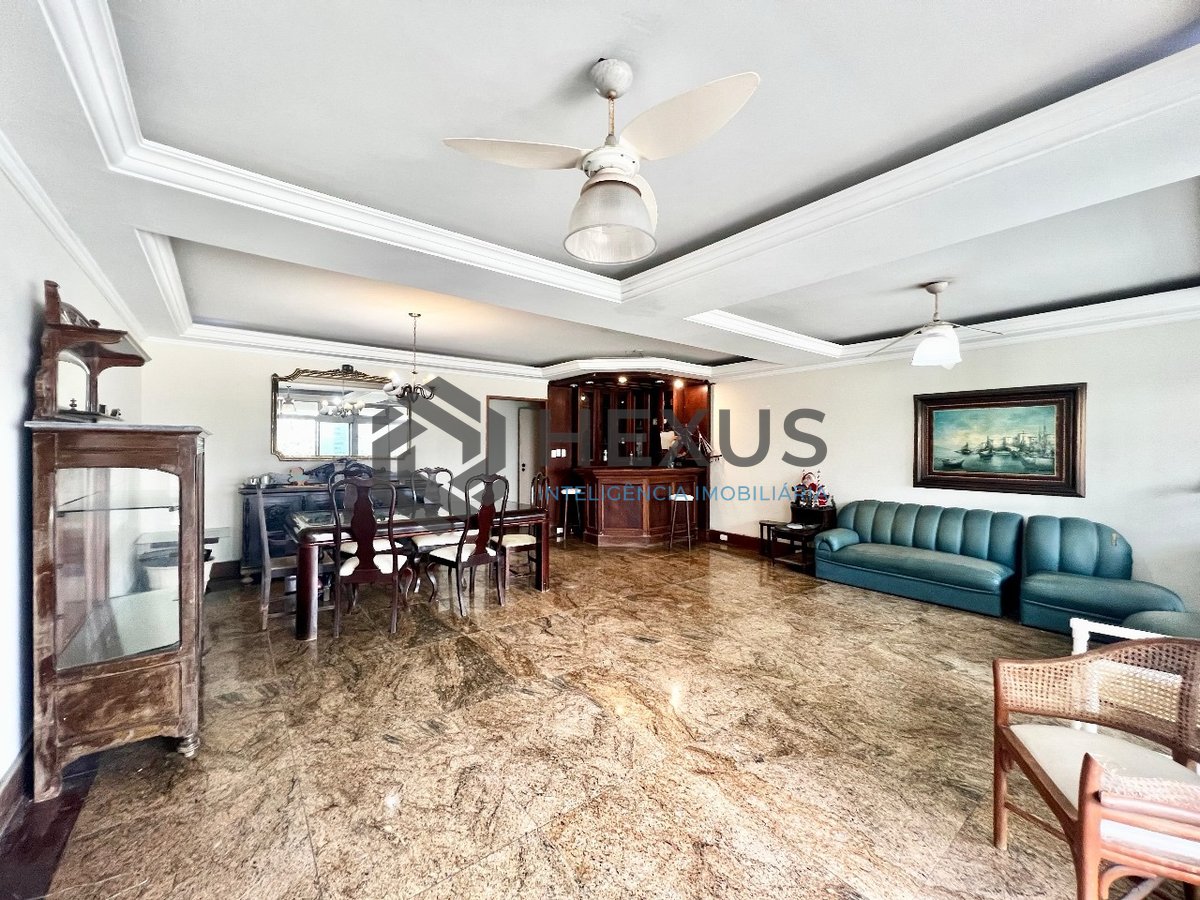Foto 5 de Apartamento frente mar com varanda e vista mar na Praia das Pitangueiras, Guaruja